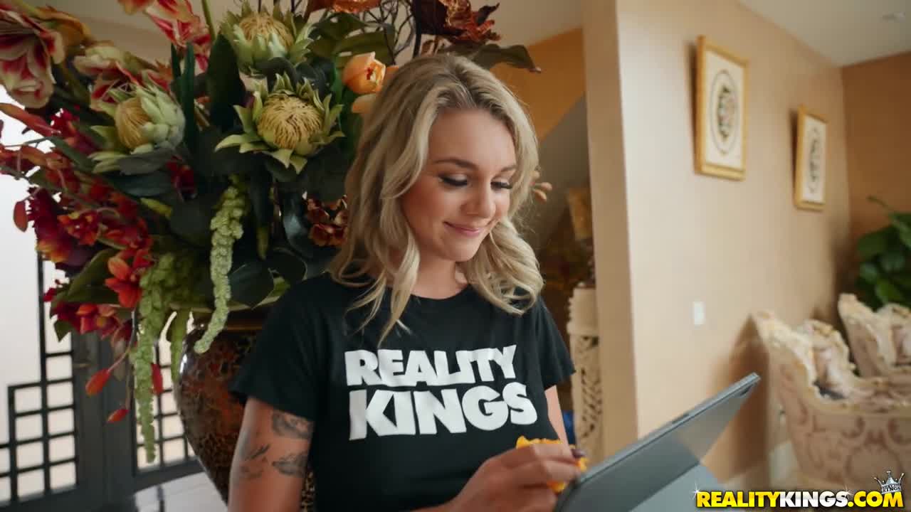 TeensLoveHugeCocks Gabbie Carter BTS Babe - Porn video | ePornXXX