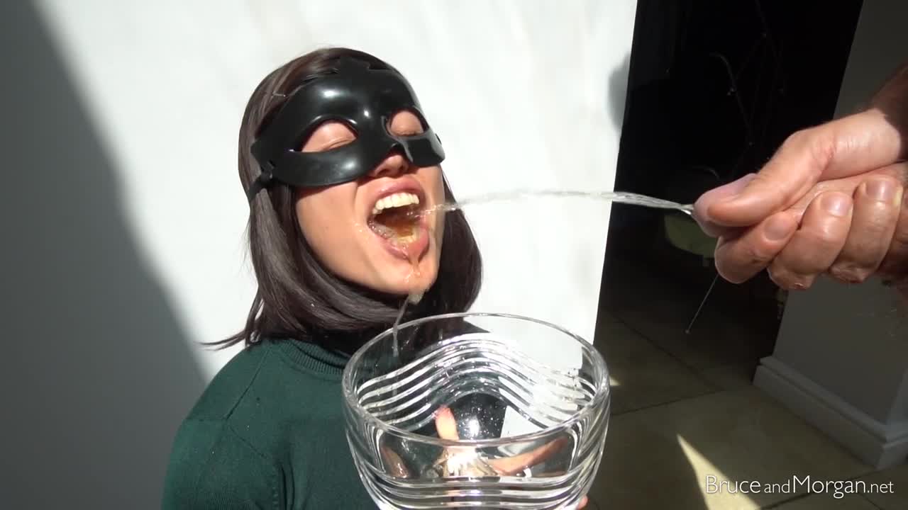 BruceAndMorgan Piss Blast In SlowMo WEIRD - Porn video | ePornXXX