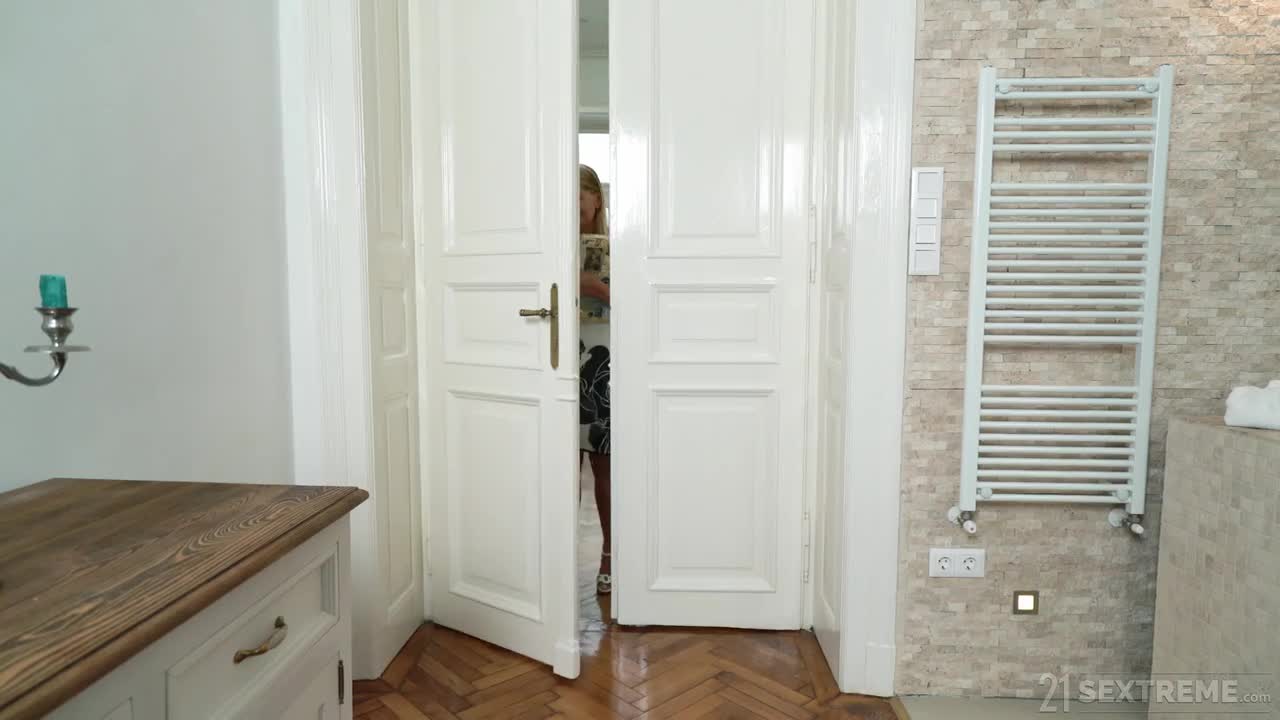 LustyGrandmas Samantha Losing Control - Porn video | ePornXXX