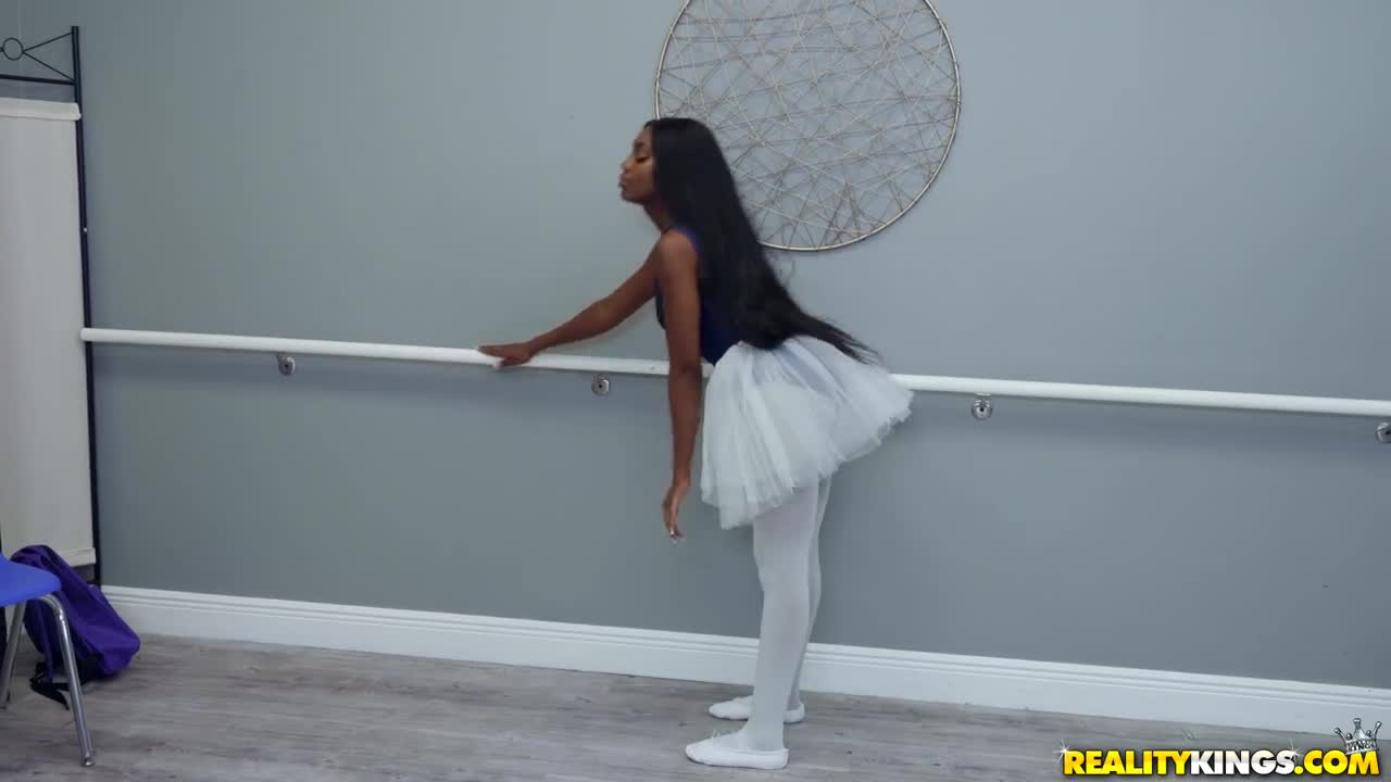 RoundAndBrown Tori Montana Busted At Ballet - Porn video | ePornXXX