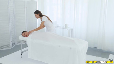 RKPrime Izzy Lush Kings Spa Izzy