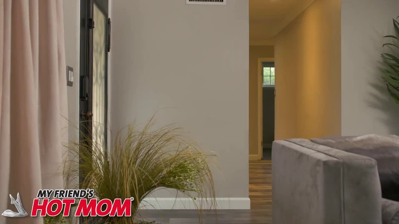 MyFriendsHotMom Becky Bandini - Porn video | ePornXXX