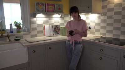 ManyVids Sydney Harwin Babysitter