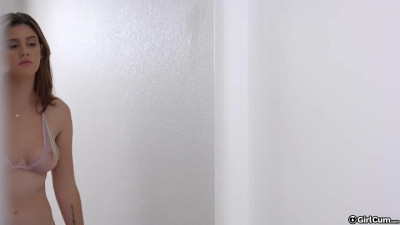 GirlCum Ellie Nova Rubbing And Cumming