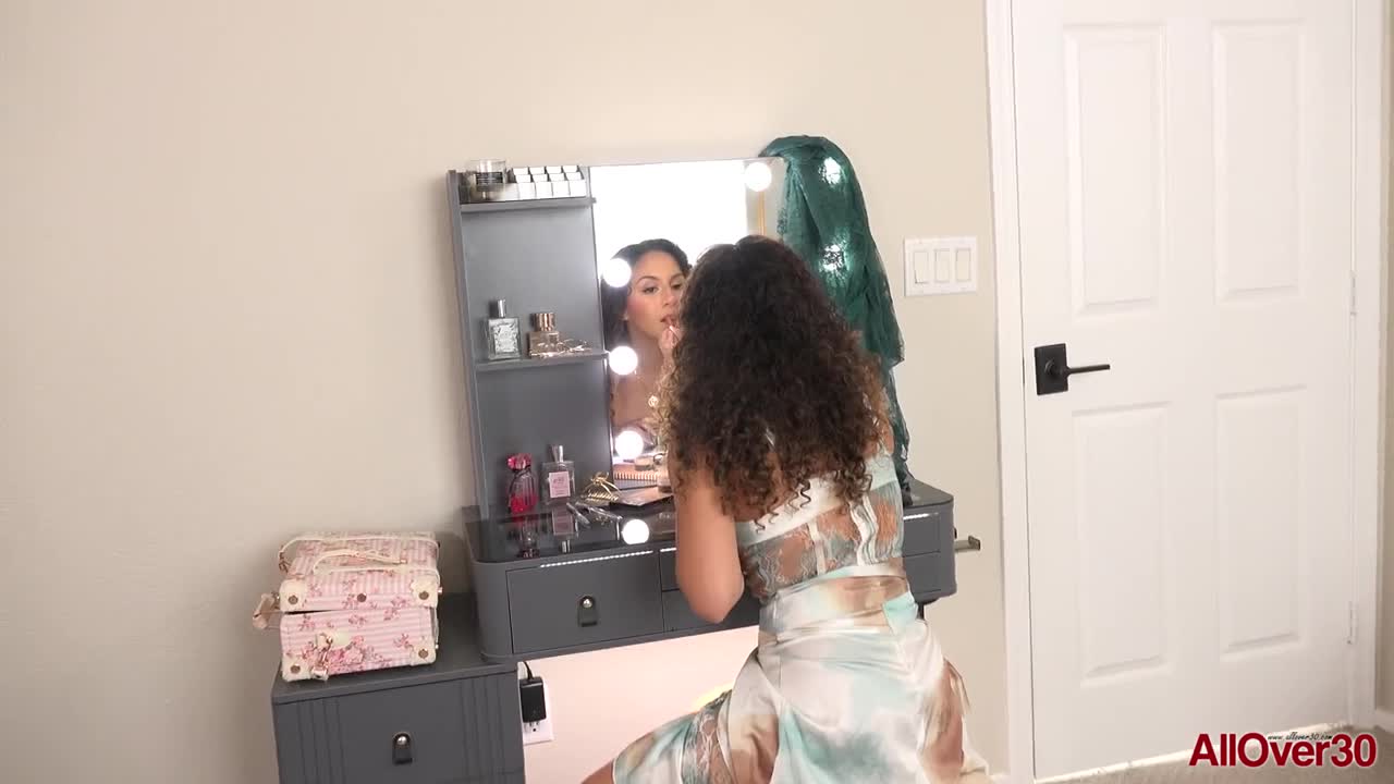 AllOver Liv Revamped Mature Pleasure WRB - Porn video | ePornXXX