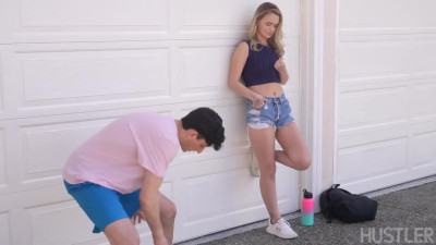 Hustler Khloe Kingsley